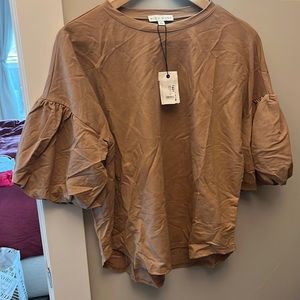 Light coffee color t shirt with puff sleeves.